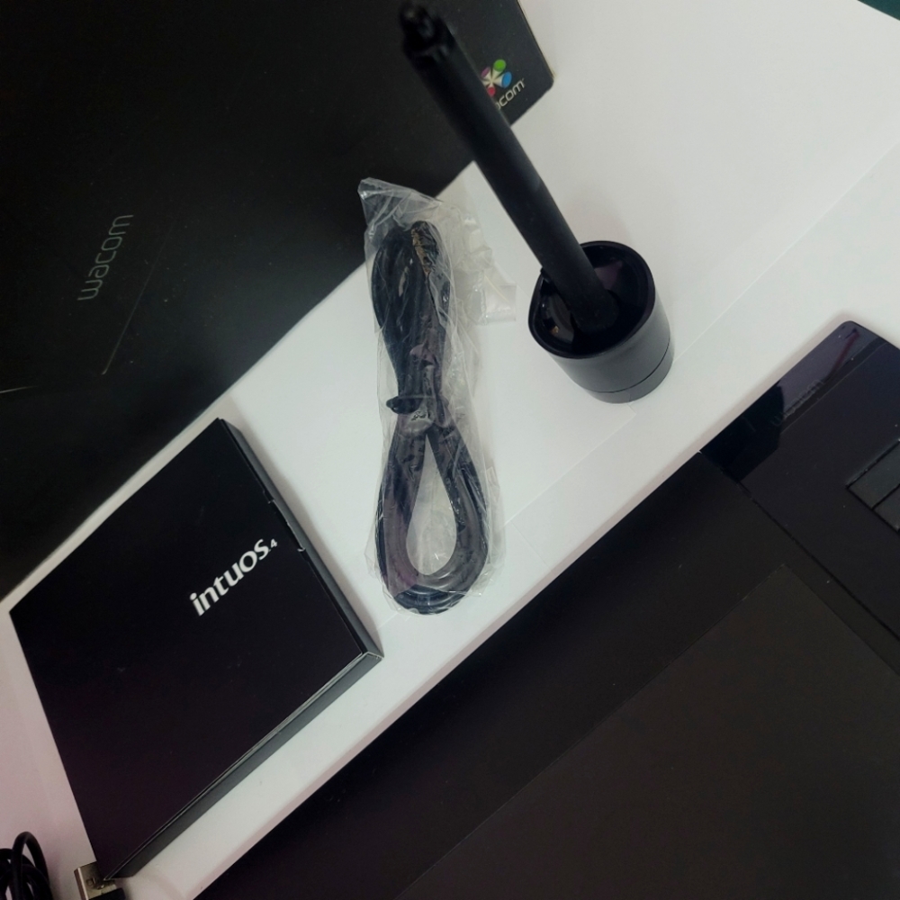 Wacom Intuos 4 Pro Small - Picture 3 of 4